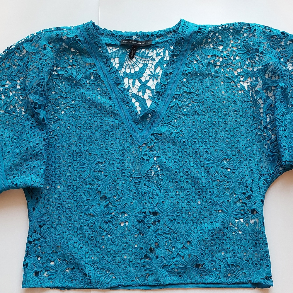 White House Black Market Lace Kimono Blouse Size S Beautiful Blue